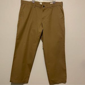 Gap Relaxed khaki; 40W 34L; like new condition; cotton